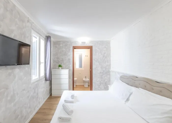 Domus Augustea 2 - 900 M A Piedi Dal Colosseo - Metro A 100 M * רומא